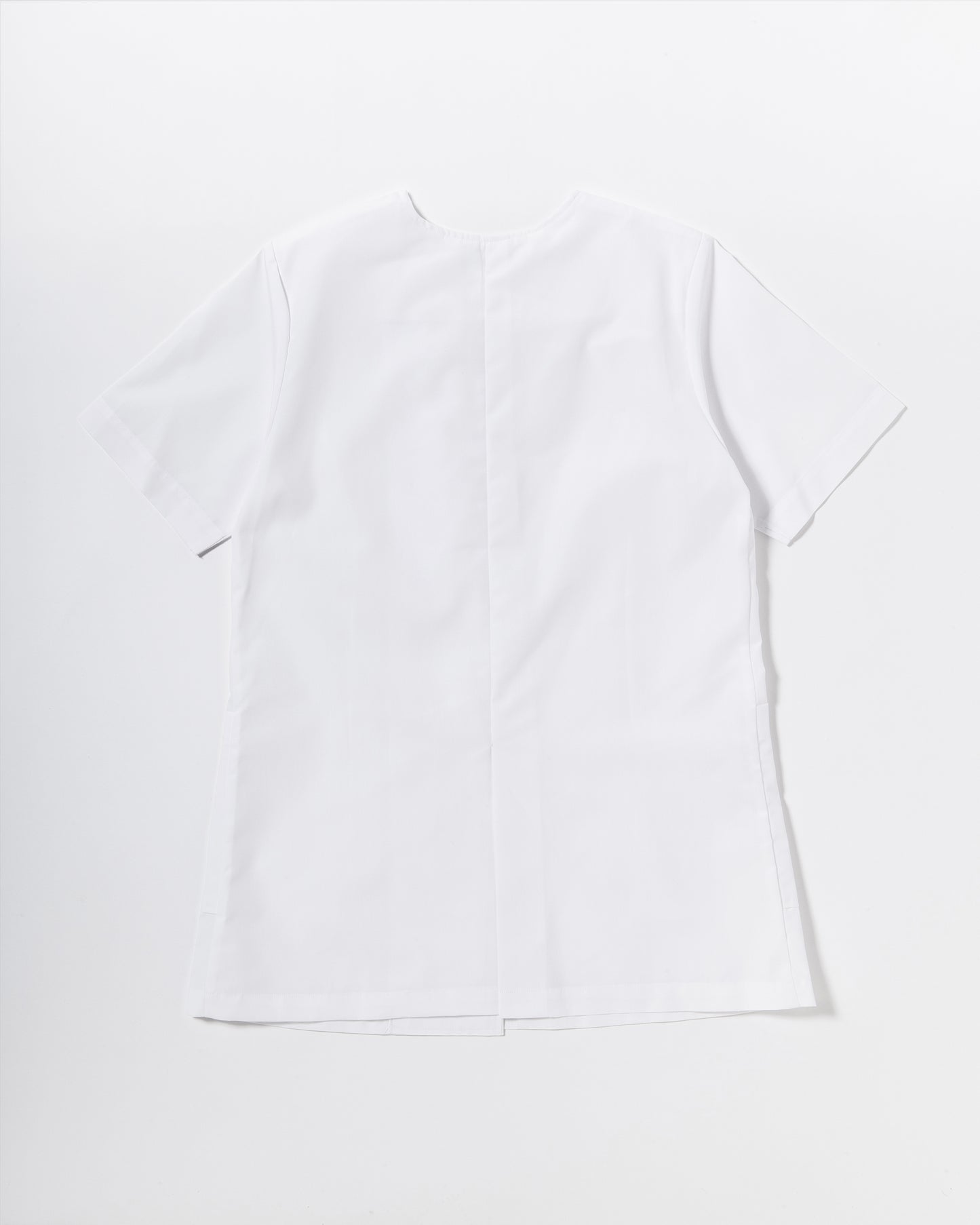 半袖丸首白衣