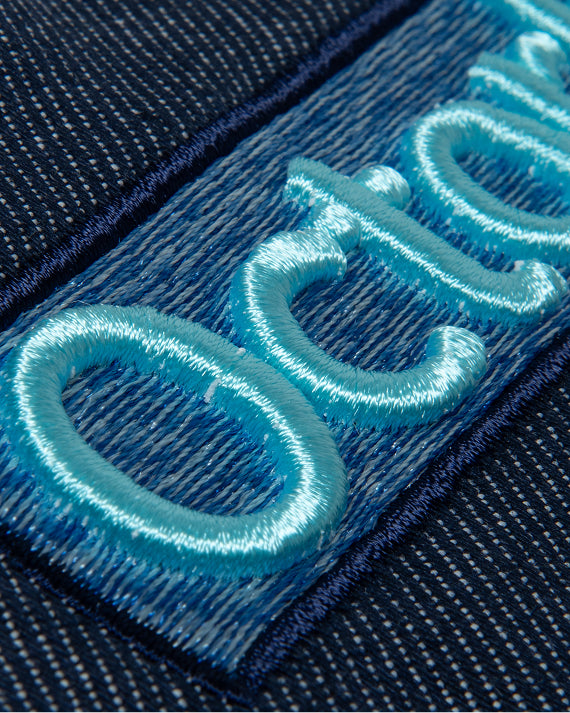 フラットな刺繍と3D刺繍が織りなすロゴ表現