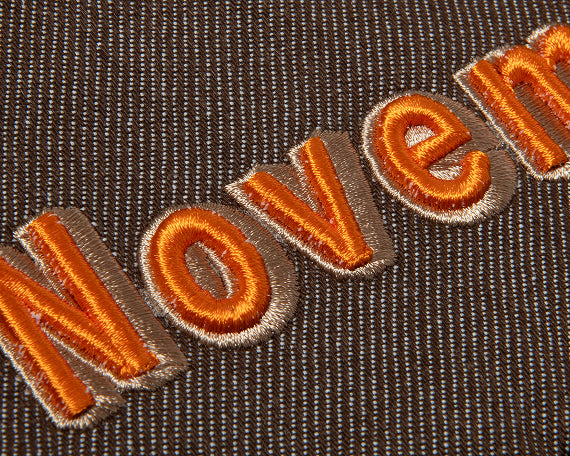 異なる2色の刺繍糸を使用したカジュアルな表現